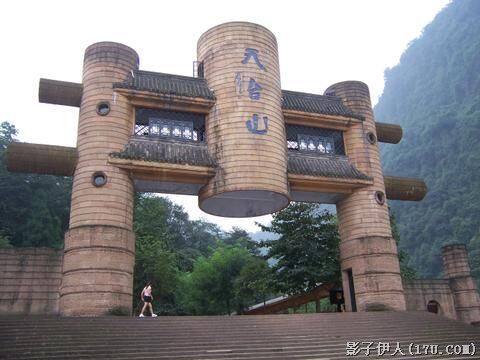 不走高速路,而且沿途都在上下人,所以3个多小时才到了天台山游客中心.