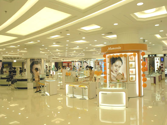 &nbsp;&nbsp;&nbsp;&nbsp;王府井百货包头店于2002年12月14曰试营业