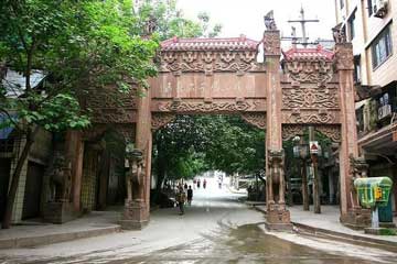 资中重龙山位于城东北一里处,有明代所建永庆寺等古殿宇及隋,唐刻
